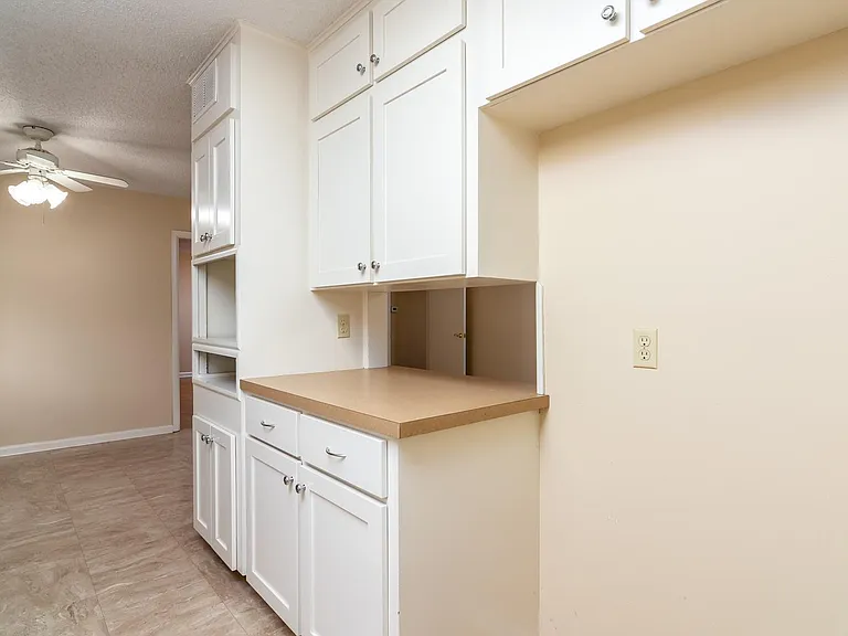9601 Temple Dr — Photo 12