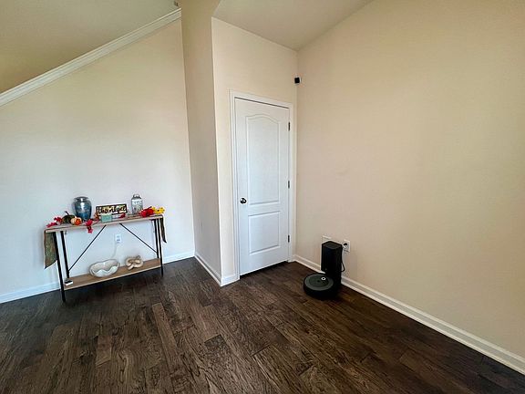 5th image of 2510 Oak Stream Dr