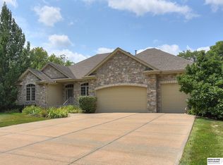 22238 Brookcrest Dr, Elkhorn, NE 68022