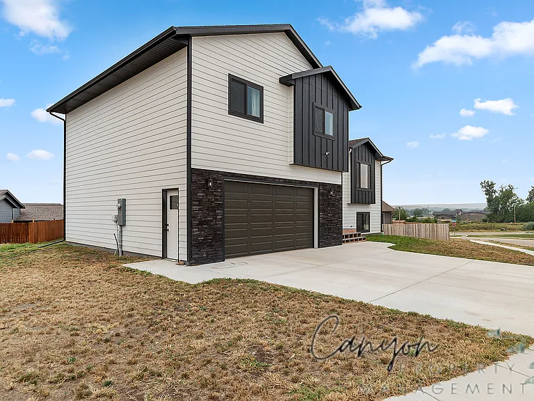 5847 Weatherby Loop — Photo 2