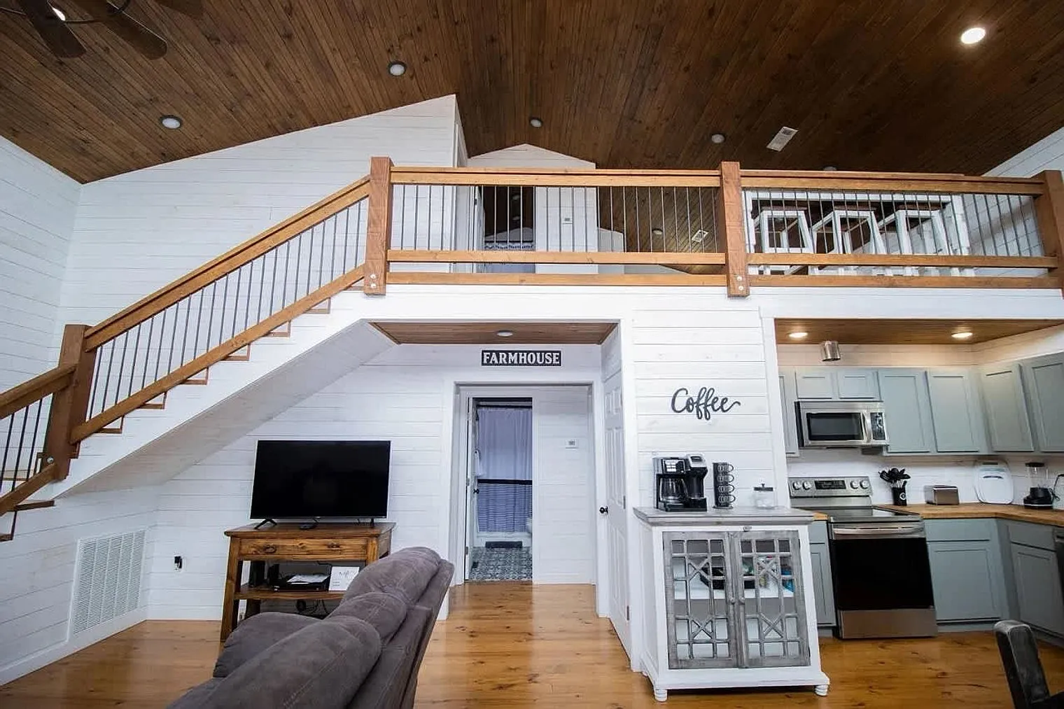4 bed, 2.0 bath, 1345 sqft, $5,562 — Photo 3