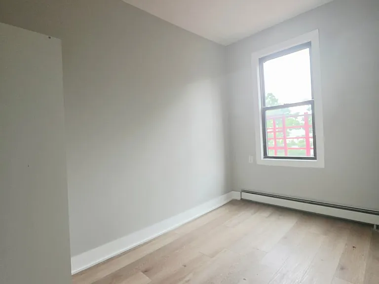 120 Randolph Ave #3R — Photo 5