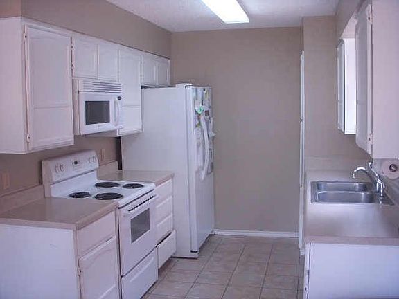 2nd image of 7425 Sandywoods Ct
