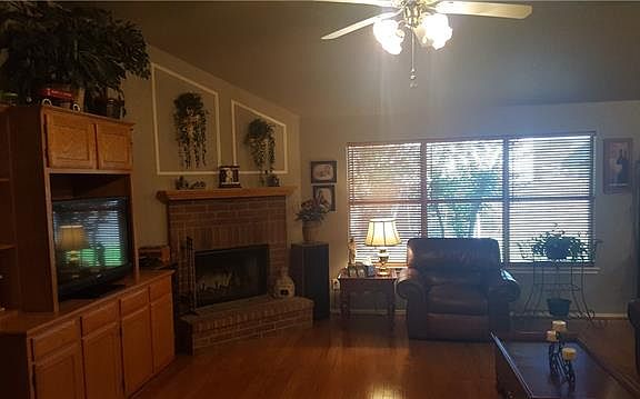4th image of 904 Silver Streak Dr