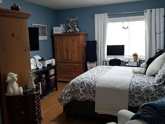 4th image of 77 Mill St E #2