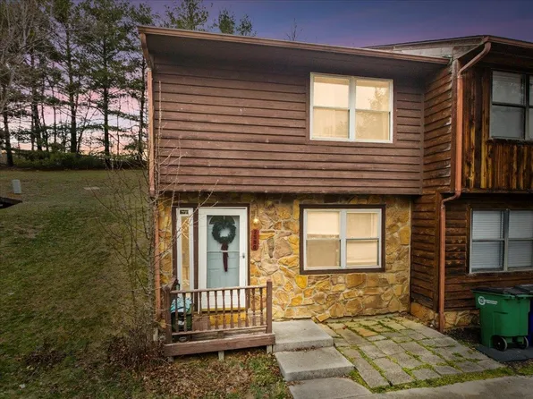 2590 Townhouse St, Christiansburg, VA 24073