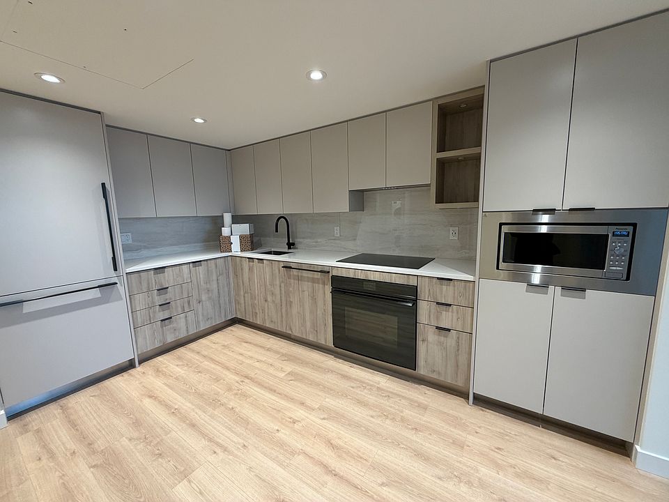 1st image of 755 Harbourside Dr #301