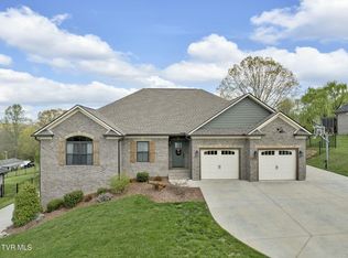 1073 Panoramic Vis, Johnson City, TN 37615