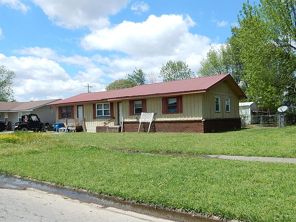 3rd image of 141 Saint Monica Ln