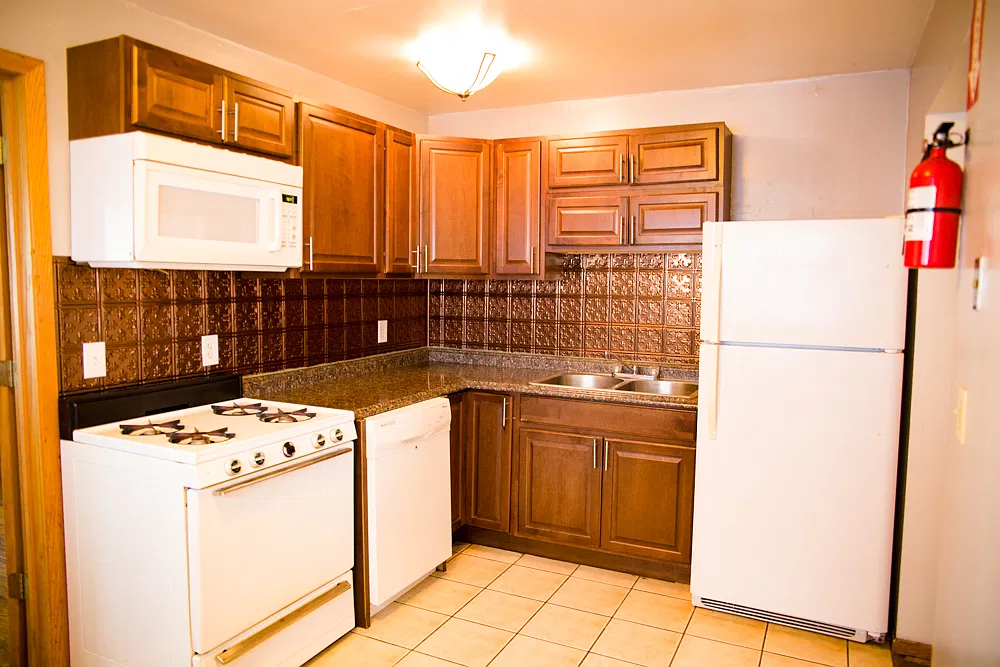 6 bed, 3417 sqft, $3,000 — Photo 2
