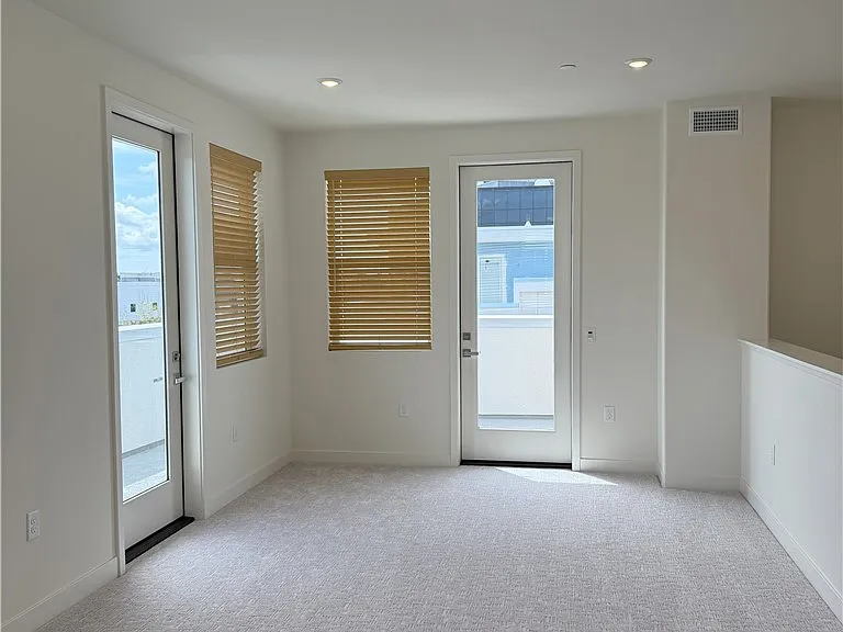 1816 E 1st St #450 — Photo 35