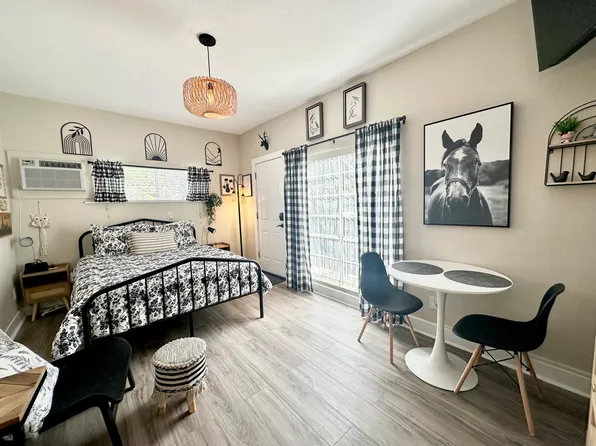 1612 E Side Dr APT F, Austin, TX 78704