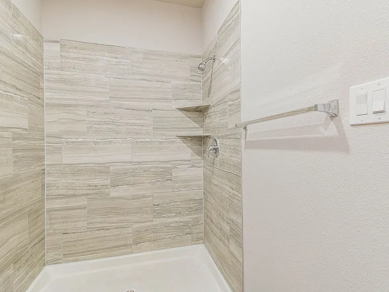 15627 Sycamore Dr — Photo 22