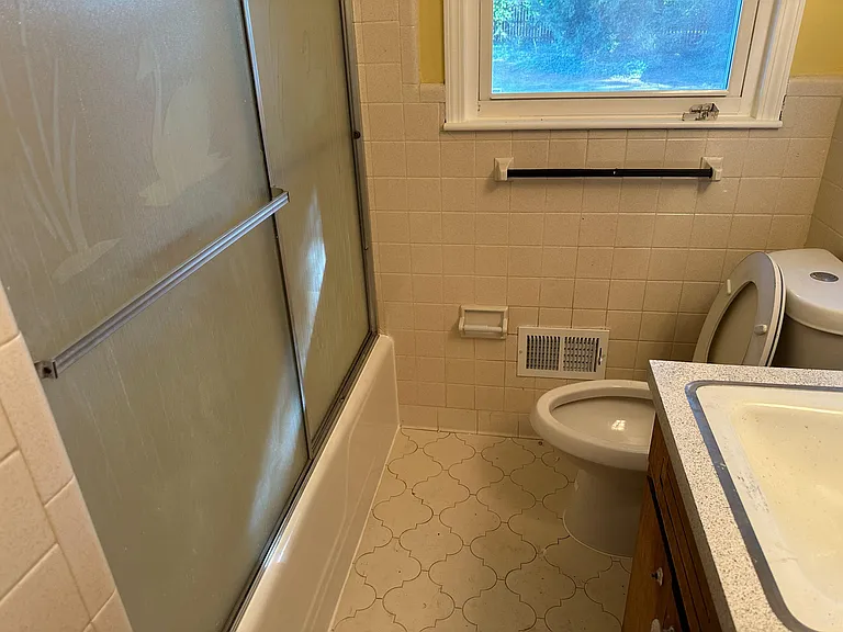 Private, Full bath Room 4