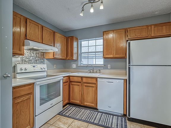 3rd image of 7775 ENDERBY Avenue E