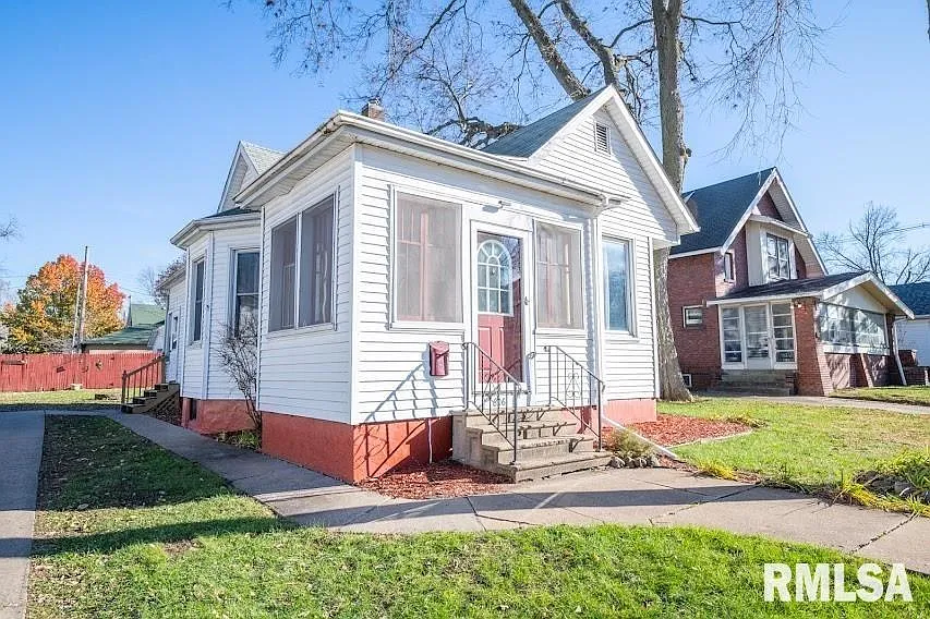 606 Summer St photo 1