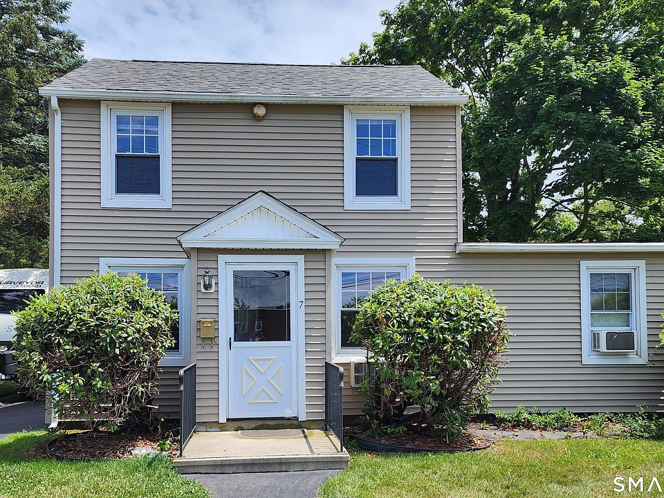 1st image of 7 E Pattagansett Rd