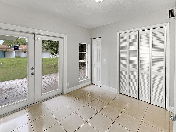 3rd image of 5310 W Palm Cir