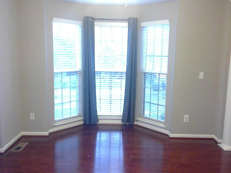 305 Sweetwater Ct — Photo 29
