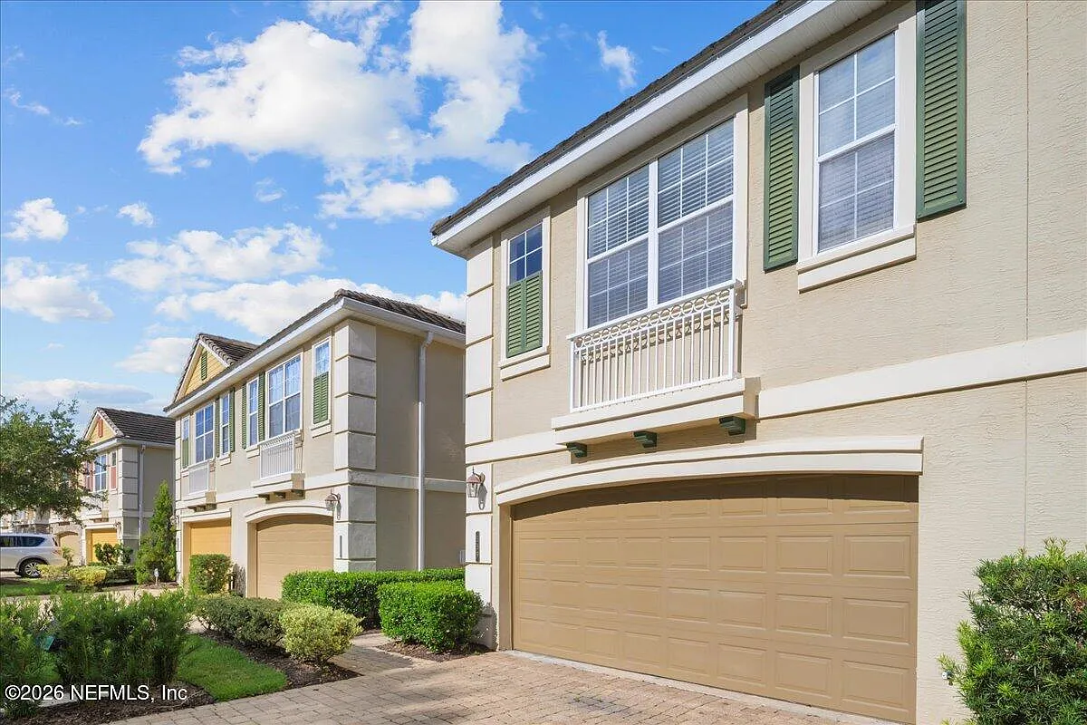 4 bed, 3.5 bath, 2399 sqft, $2,725 — Photo 3