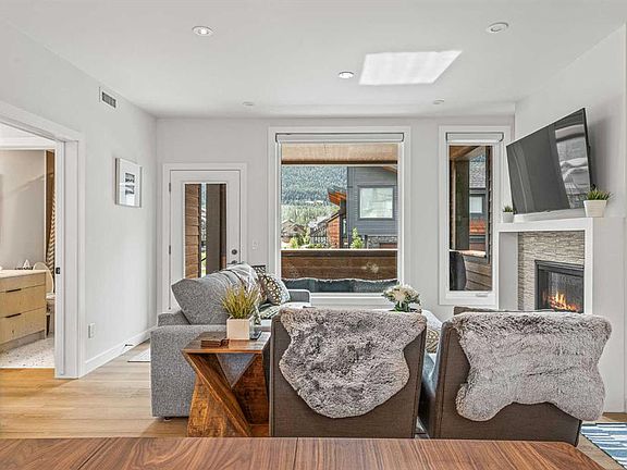 2nd image of 209 N Stewart Creek Rise #202G