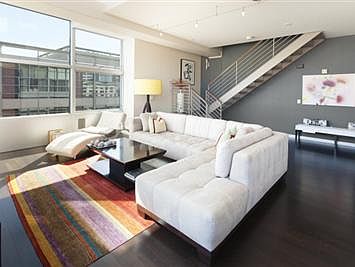 3rd image of 207 King St APT 708