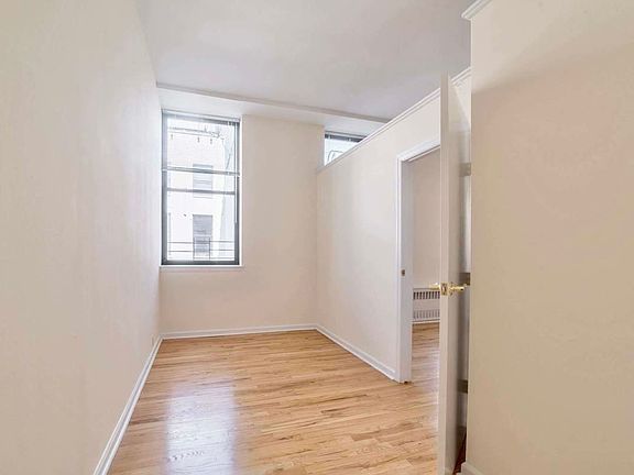 5th image of 201 E 12th St APT 521