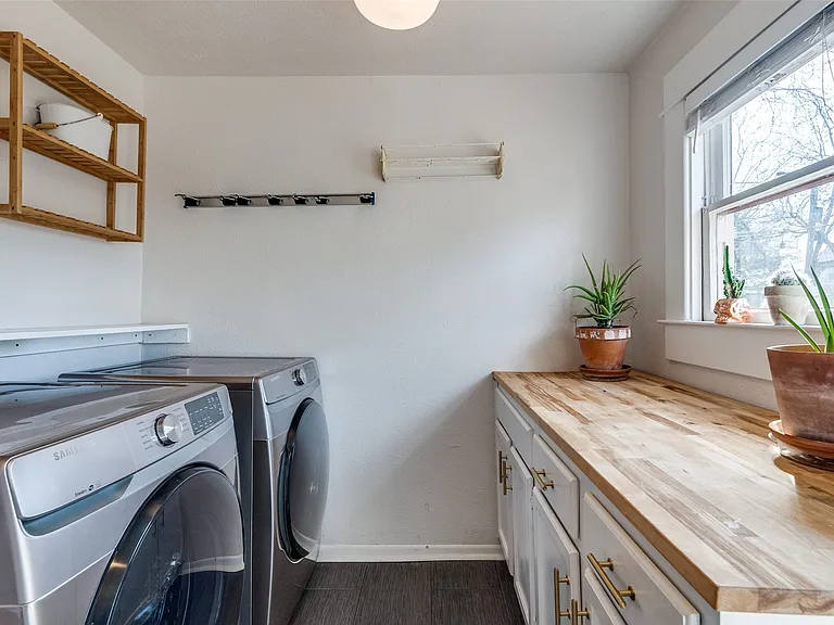321 N Henderson Ave — Photo 14