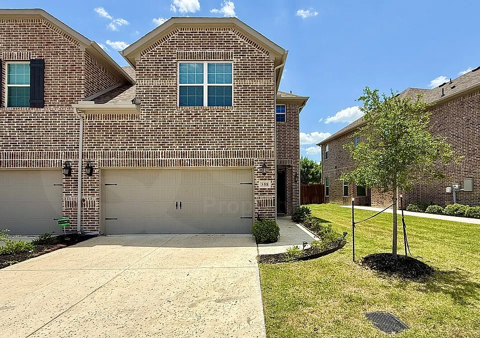 588 Hutchinson Ln