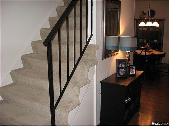 4th image of 1840 Torquay Ave #1