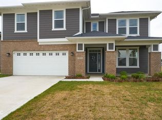 8255 Carnegie Ln, Zionsville, IN 46077
