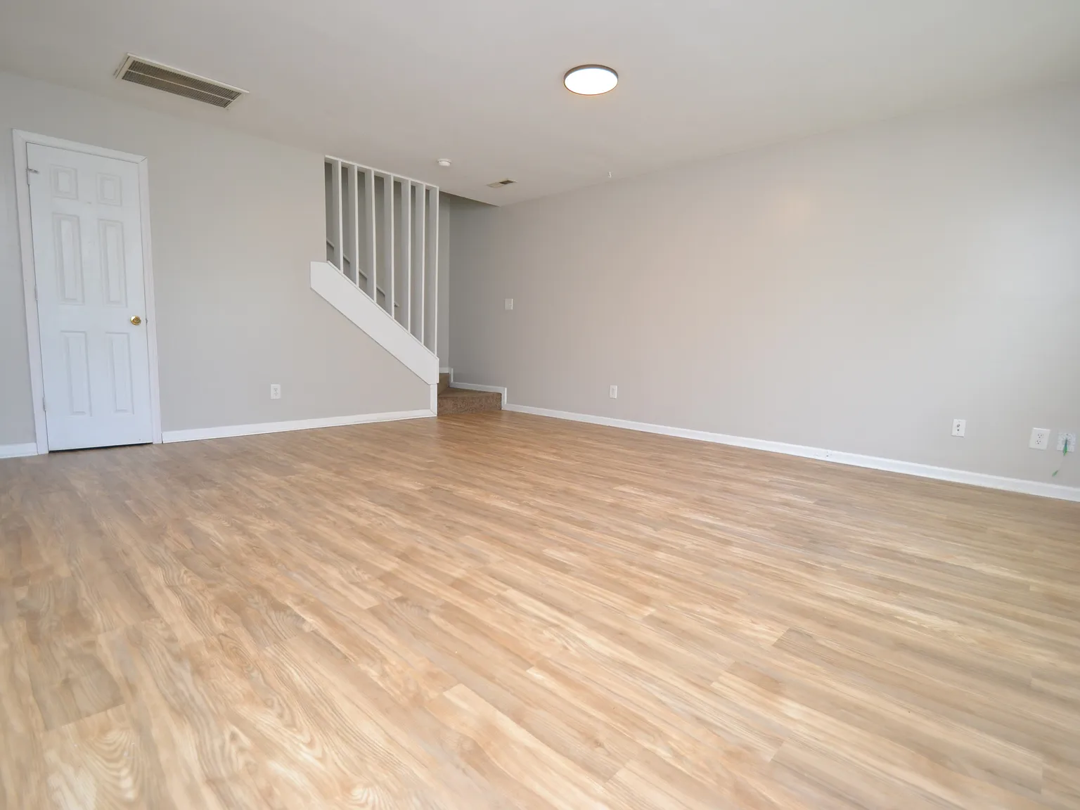 Charming and Immaculate Raleigh Townhome Available Immediately — Photo 2