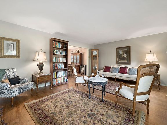 2nd image of 2409 W Woodbridge Dr