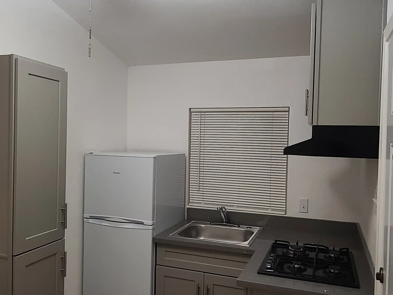 1 bed, 240 sqft, $1,100 — Photo 2