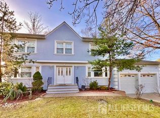 8 Constitution Ct, East Brunswick, NJ 08816