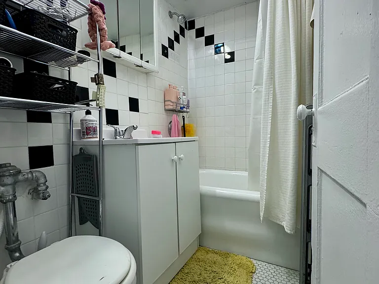 3812 N Pine Grove Ave — Photo 13