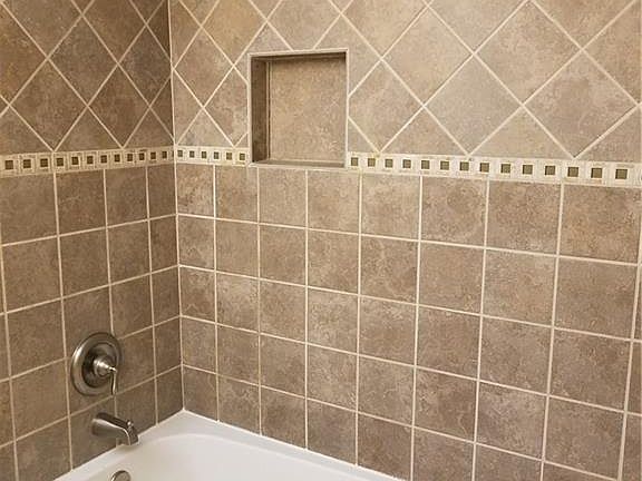 5th image of 6203 Barcelona Dr