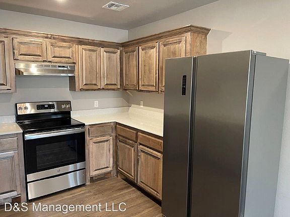 3rd image of 567 N Walker Dr #23