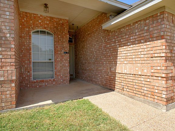 2nd image of 1104 Park Gln