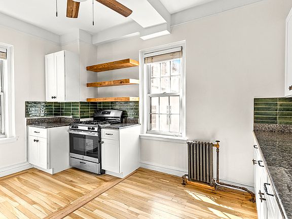 5th image of 155 Henry St APT 3E