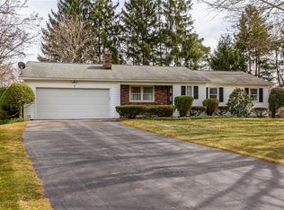 2 Harmony Cir, Rochester, NY 14624