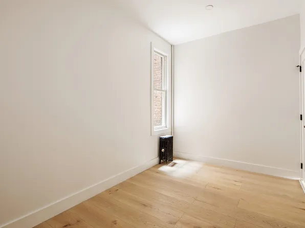 654 Manhattan Avenue image 8 of 8