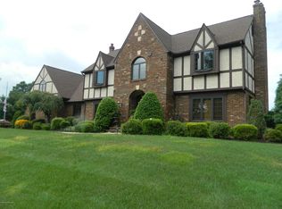 2812 Williamsburg Dr, Wall Township, NJ 07719