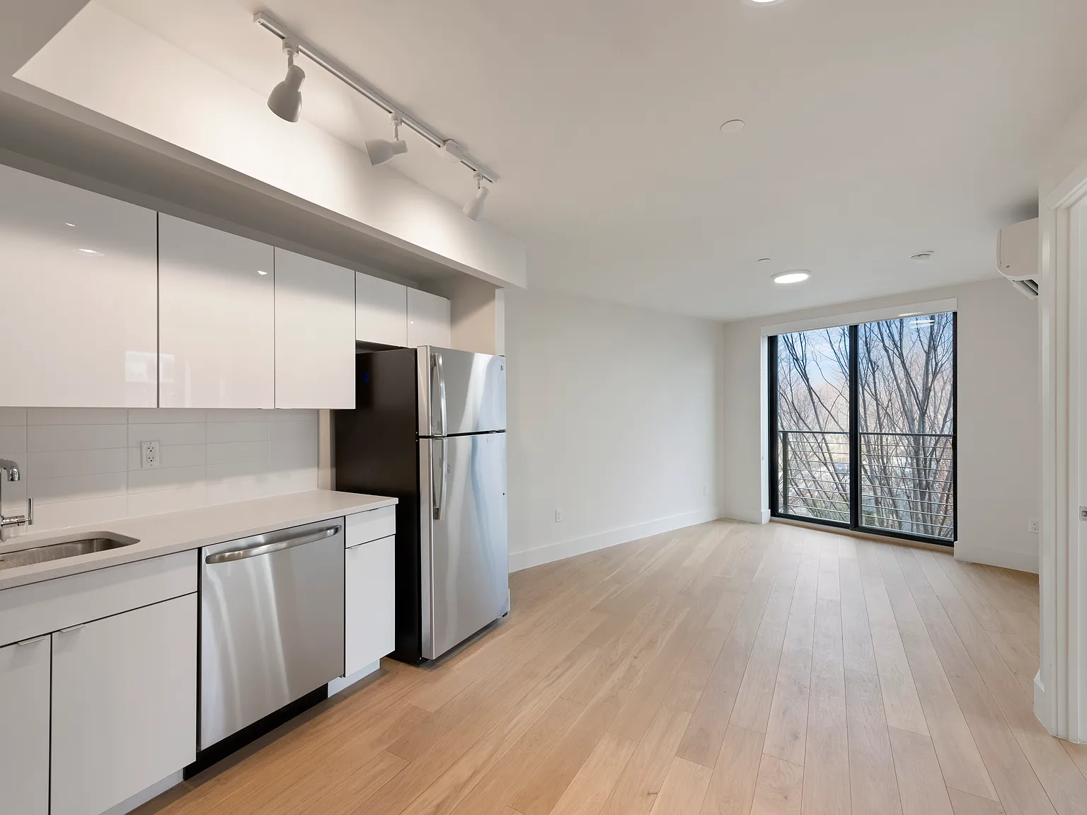 42 Orient Avenue — Photo 3
