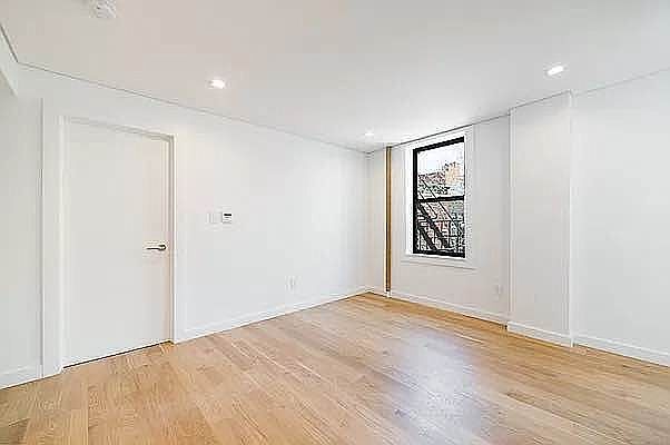 1st image of 209 Mulberry St #4T