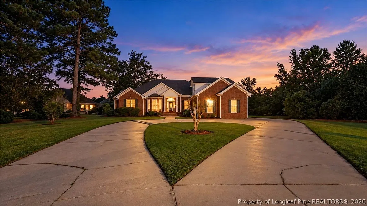 5 bed, 4.5 bath, 2912 sqft, $2,800 — Photo 1