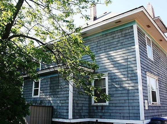 3rd image of 326 N 10th Ave E