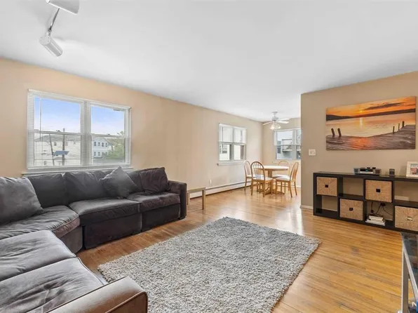 1138 Farm Rd, Secaucus, NJ 07094