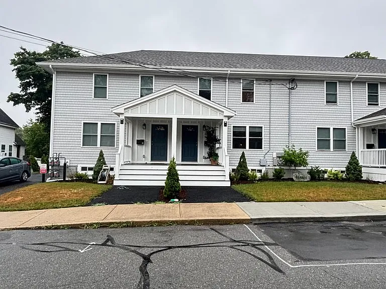 30 Forest Ave — Photo 2