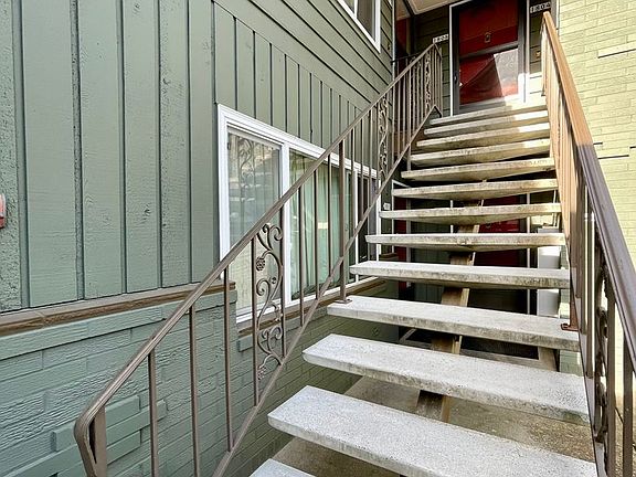 3rd image of 1802-1820 NE Schuyler St #1812